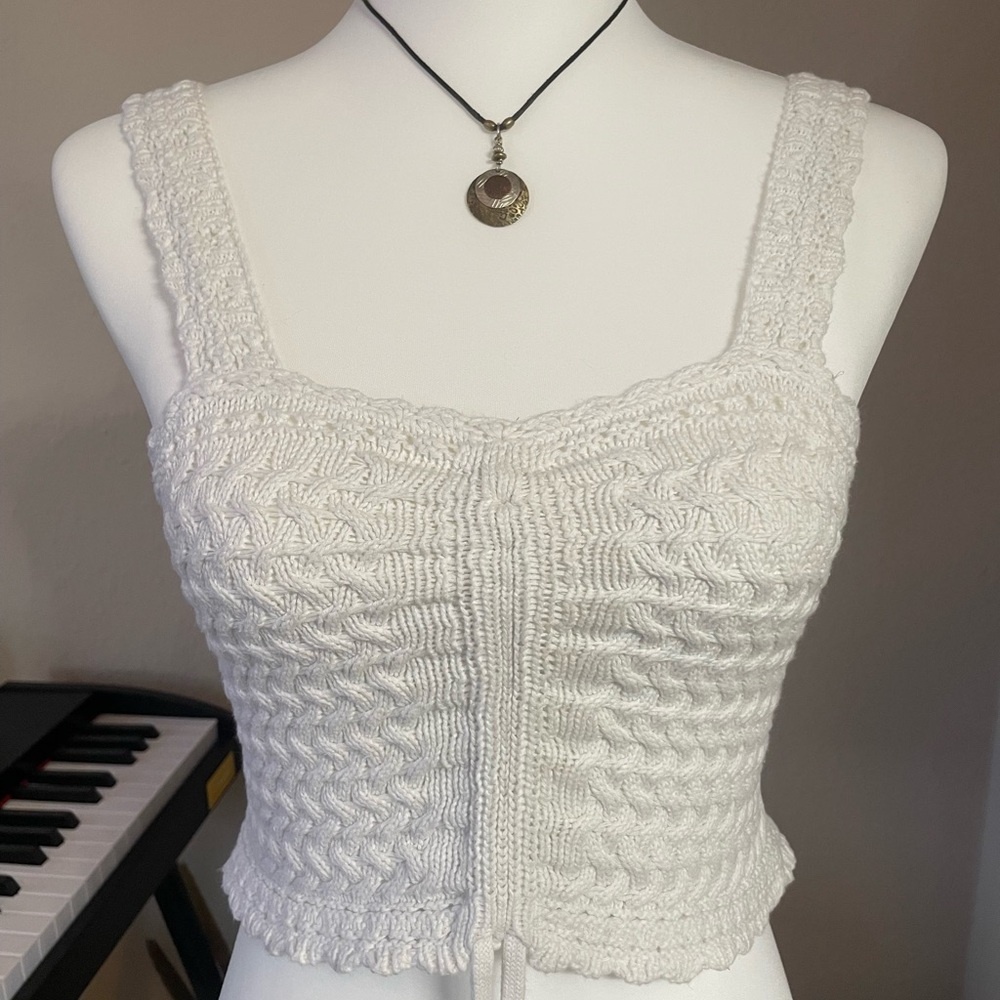 White Hollister knitted top with adjustable strings. 
Size XS